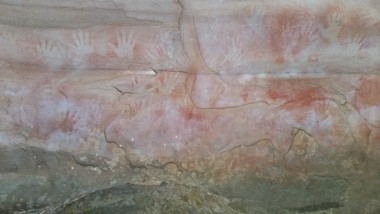 Red hands cave